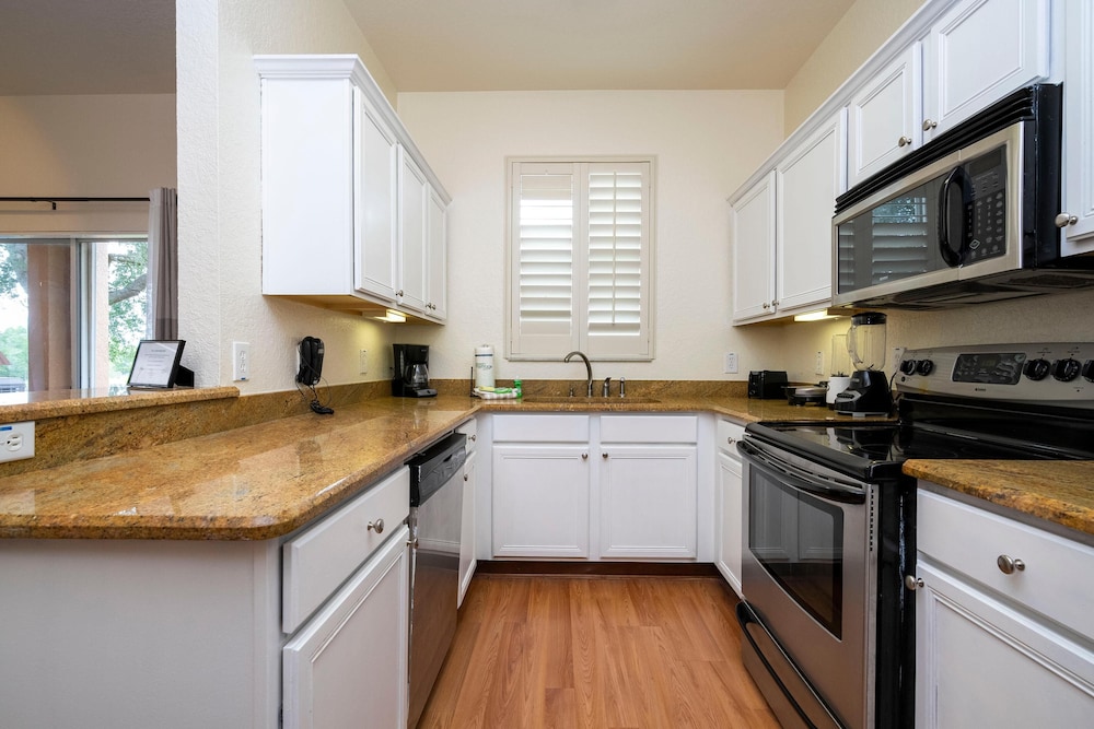 3132 CA - Charming Townhome Retreat