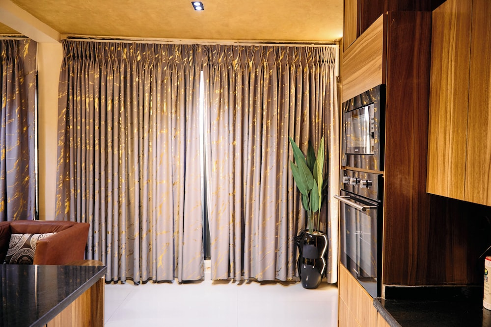 Mo's Place by Zuno Homes