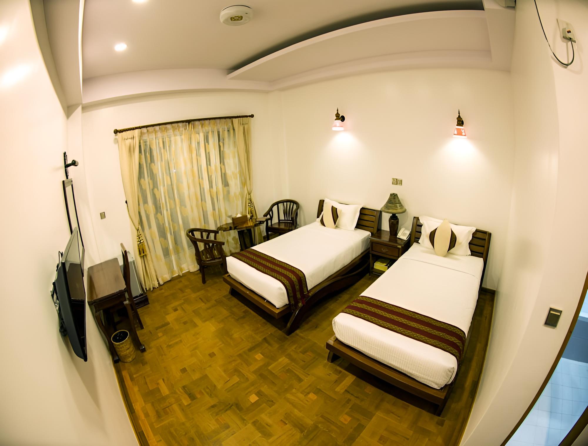 Yadanarpon Dynasty Hotel