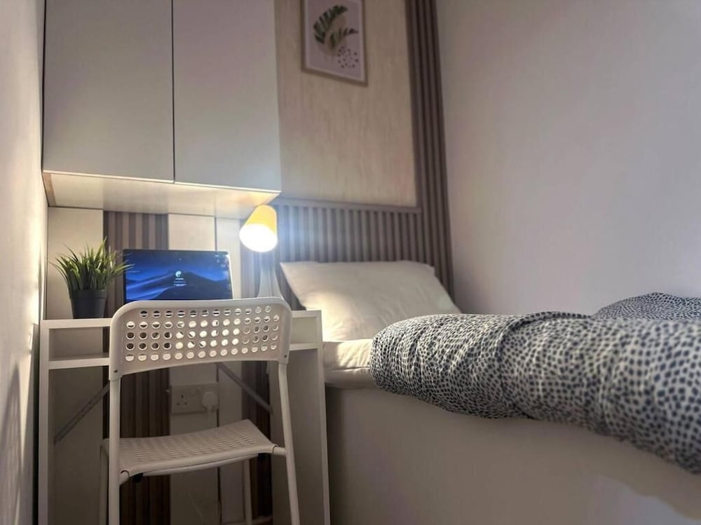 Cozy Partition Room in Tecom Near Metro