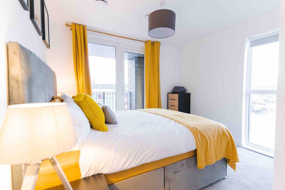 Modern Apartment in Salford, Manchester, UK view 3
