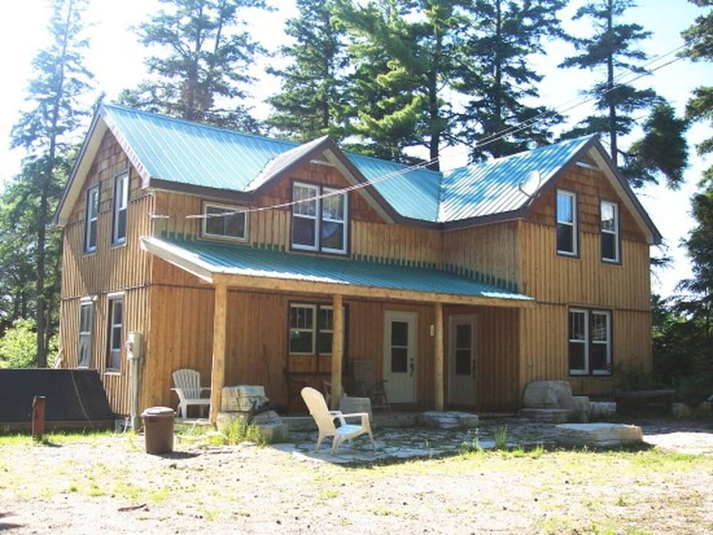 4 Bedroom Cottage On Manitoulin Island - Next to Sandy Beach!