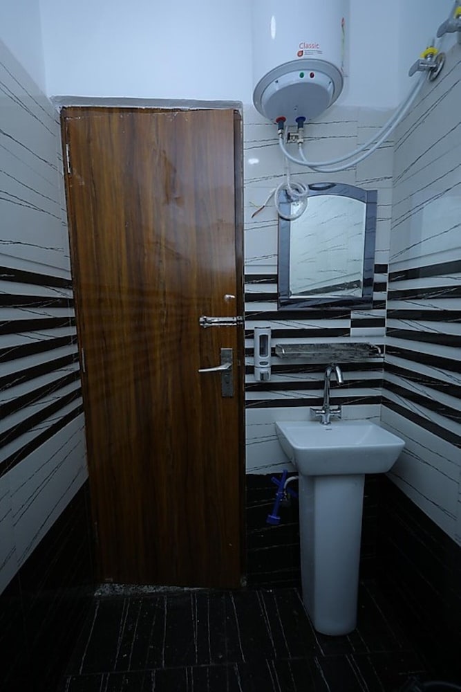 Hotel Rajani Bareilly AC Room