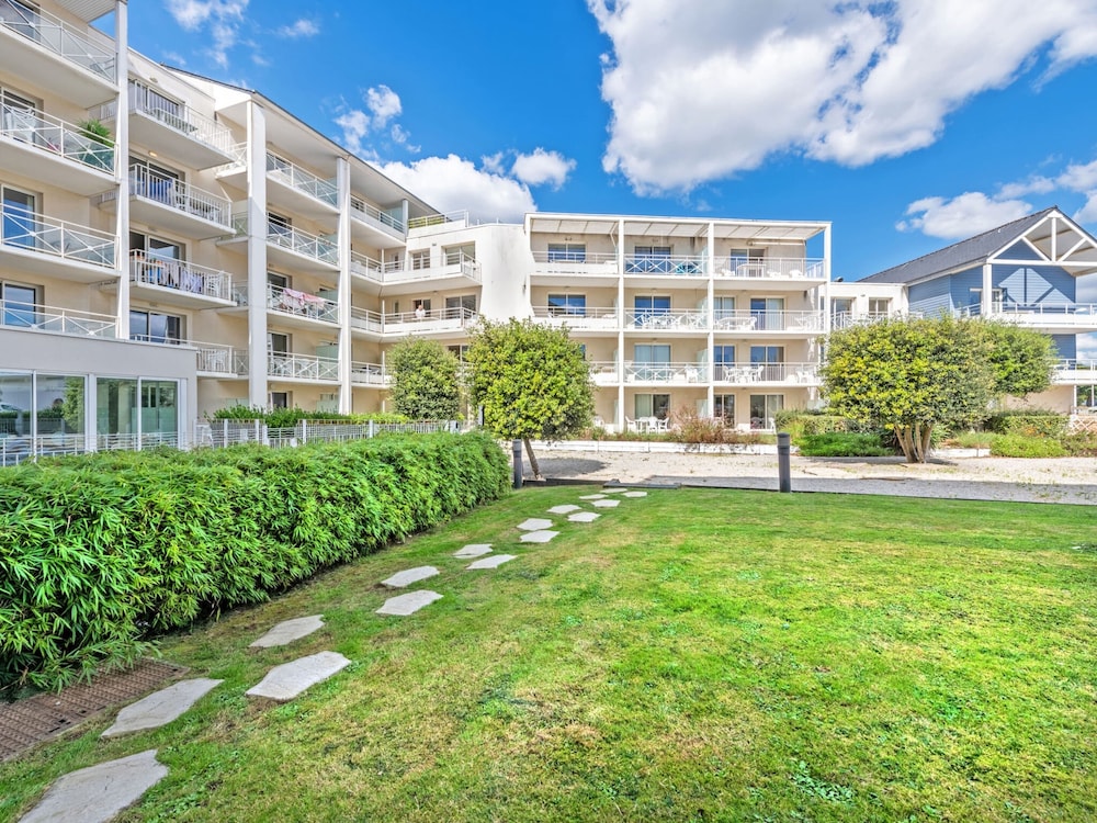 Flat by Pointe St-mathieu view 3