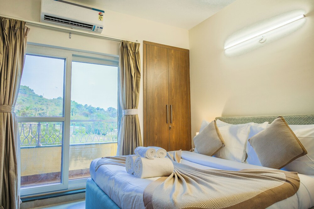 Alaya Stays Veera Marina 3 BHK Apartment