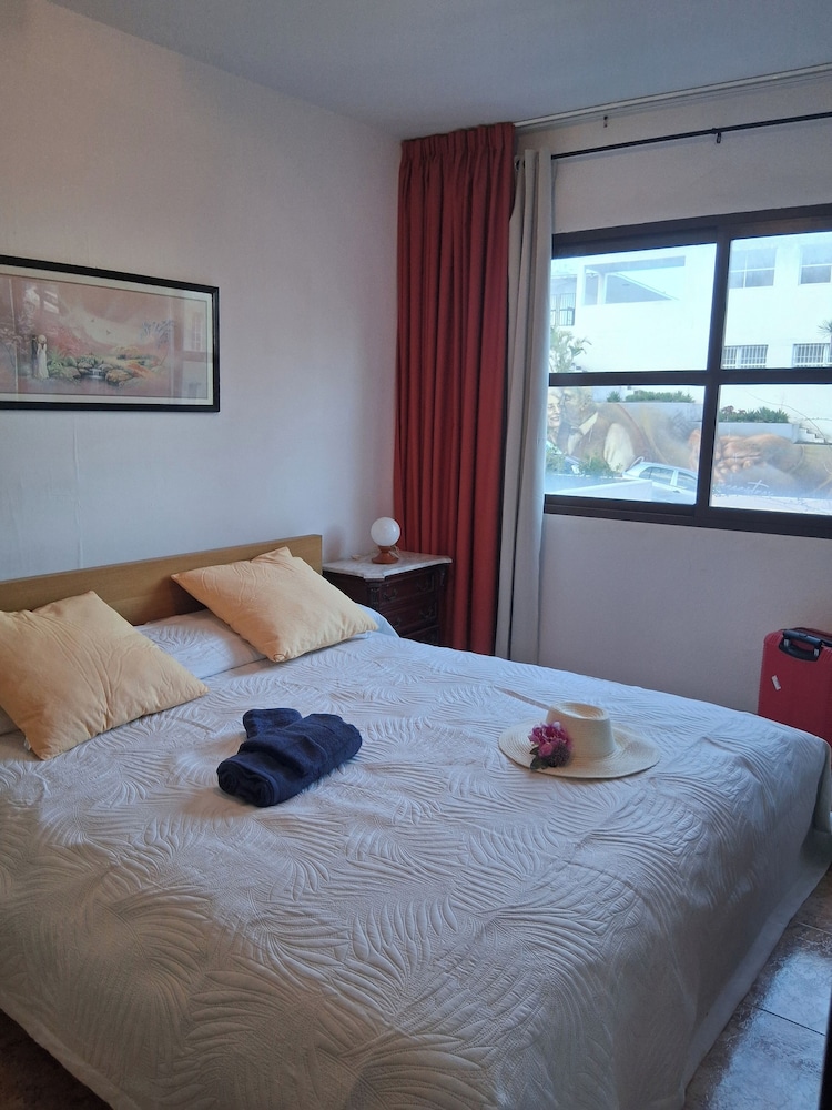 2 Bed Island Retreat-sleeps 4-5 Min Walk To Beach