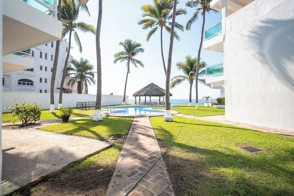 Playa Azul Apt with Sea views & Pool