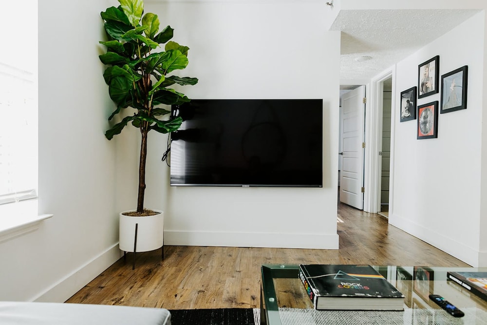 The Vinyl at Music Row - 1 Bedroom Garden Suite