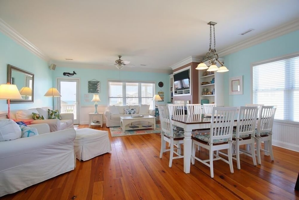 Halfway To Heaven 5 Bedroom Home by RedAwning - Property Image 1
