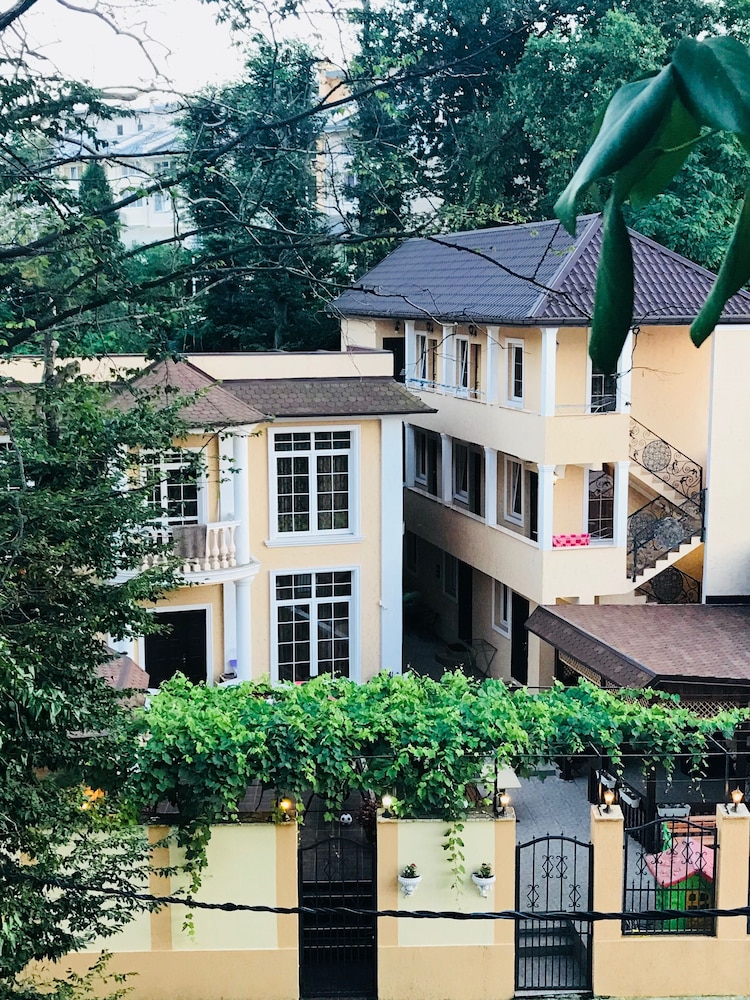 Tamriko Guest House