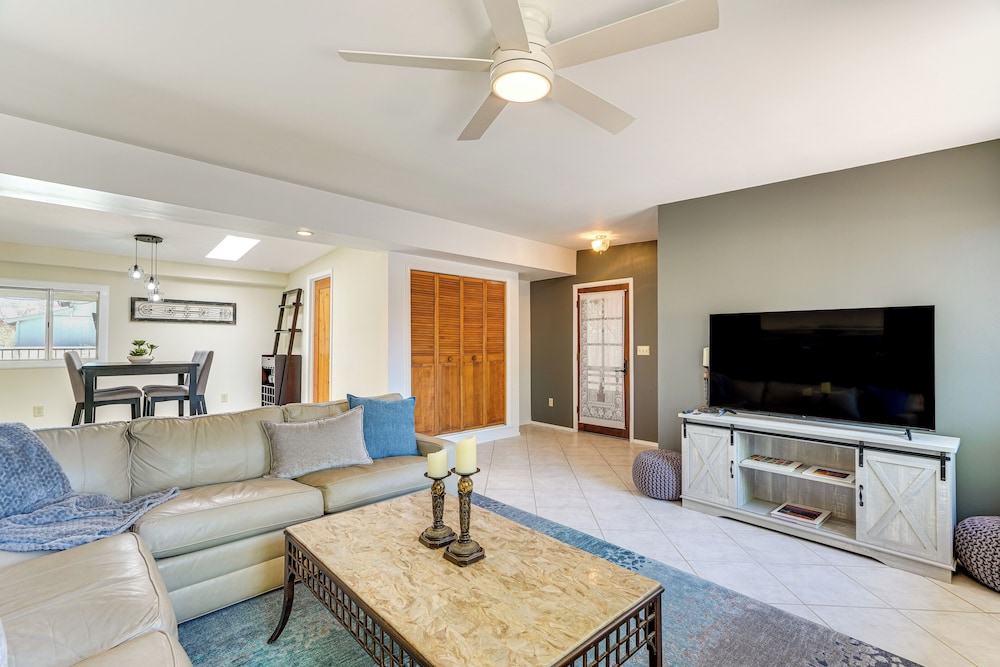 Near Catalina Hiking Trails: Mtn-view Home w/ Pool