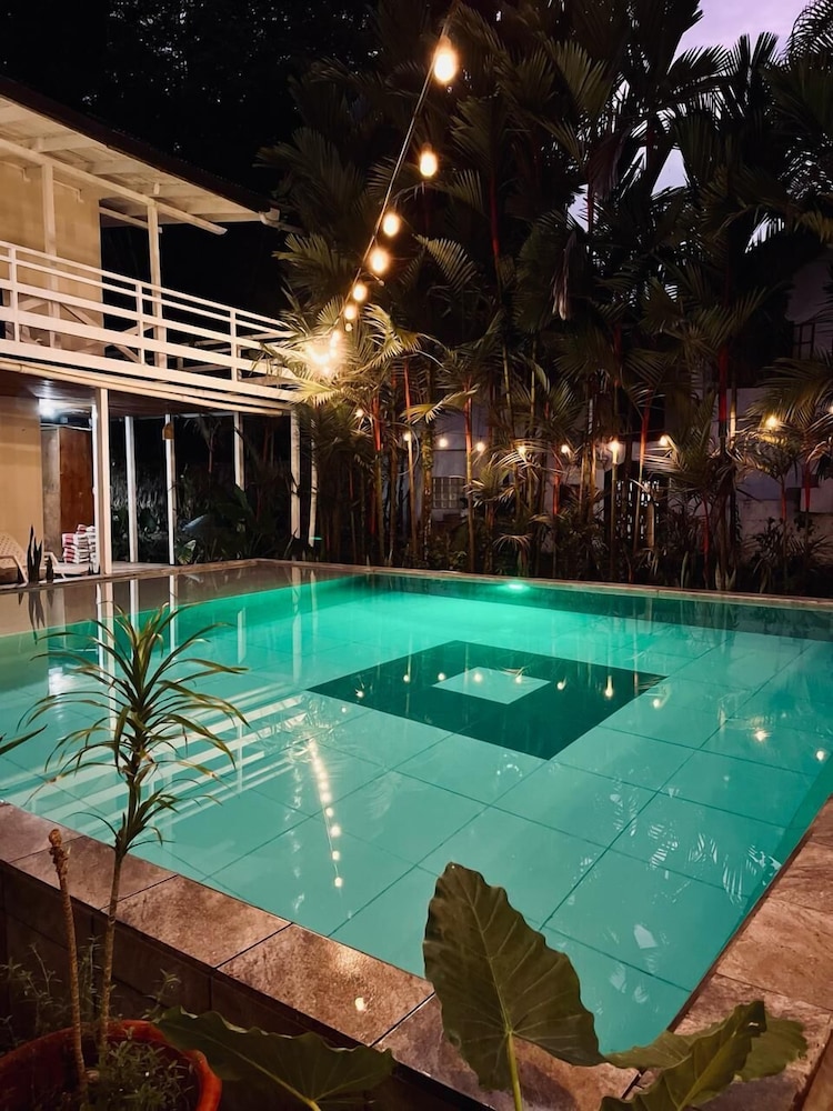 Lizard King Hotel & Suites