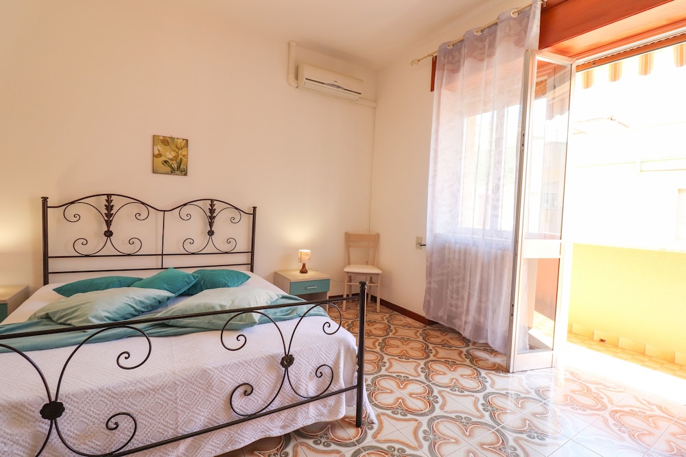 Isabel's House in Otranto 10 Seats view 4