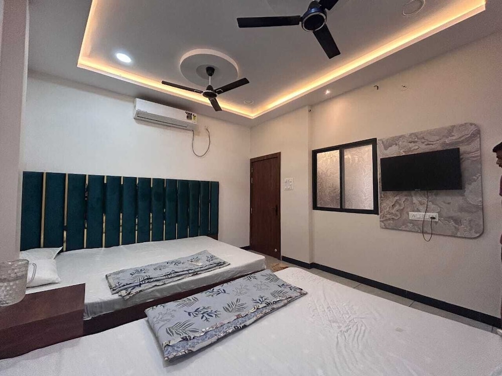 HOTEL SHREE GAJANAND PALACE