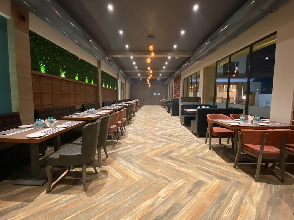 Click Hotel LH Seven Morbi - Property Image 12