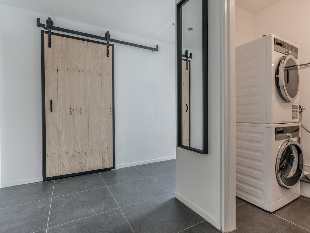 Beautiful House With air Conditioning view 2