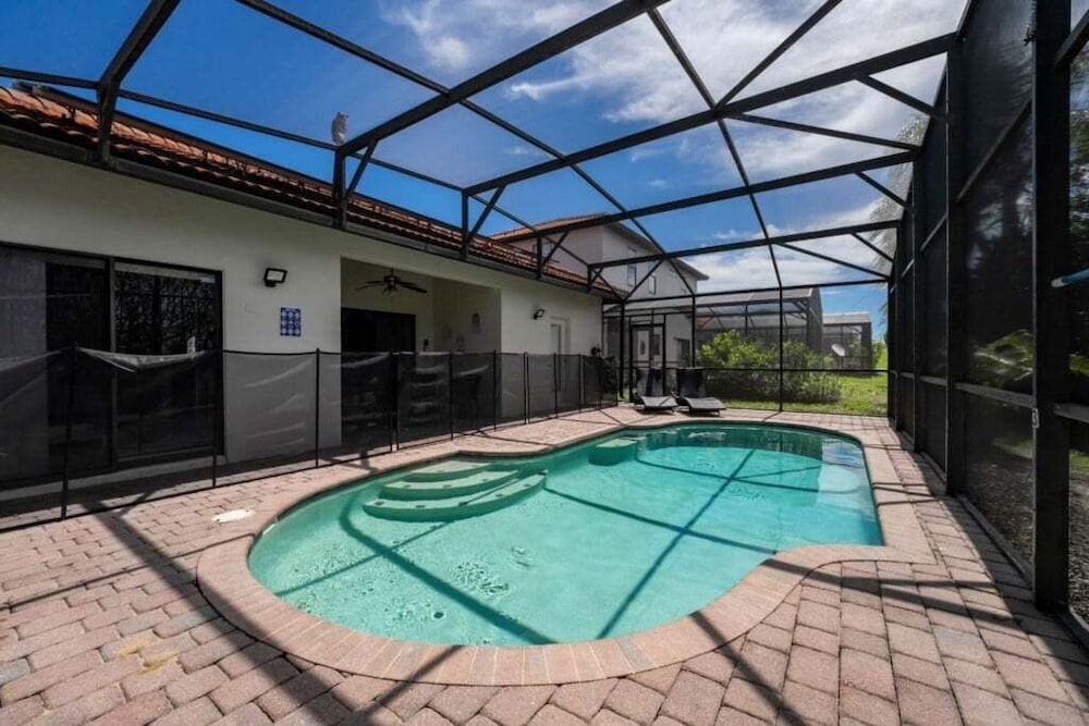 Modern 4br South Facing Pool Home Near Disney 4 Bedroom Villa