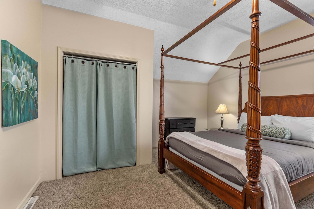 HIstoric 4 BR Near Fulton St