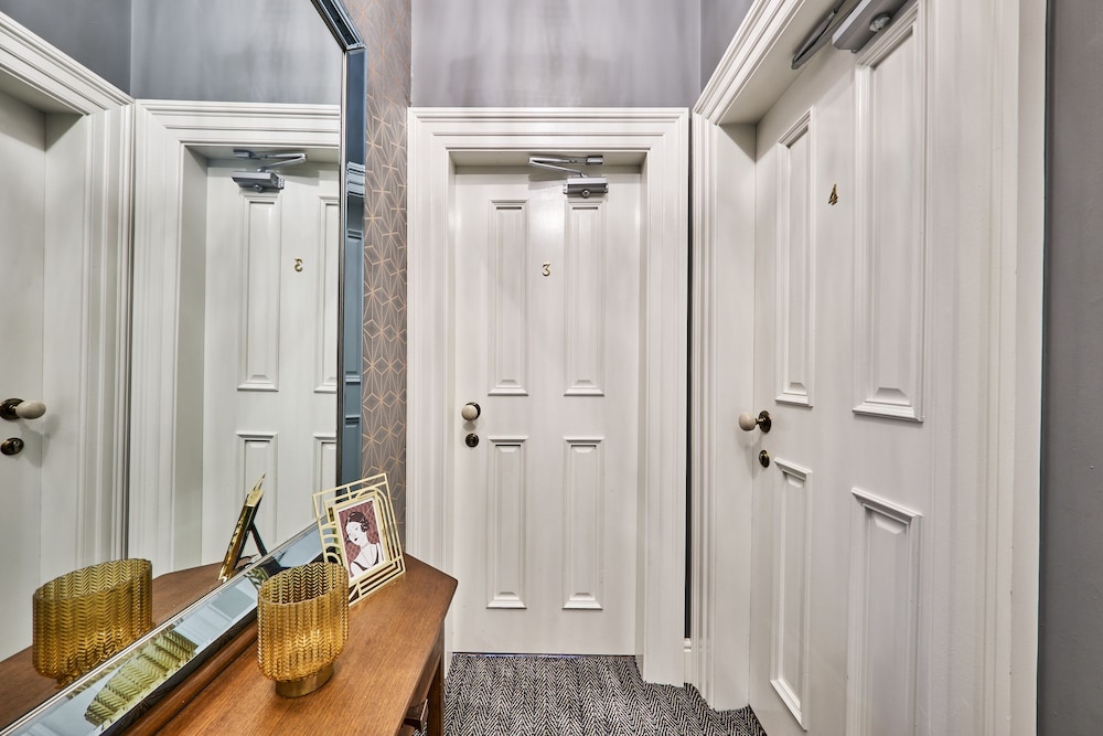 Londonderry Vacations - Art House - Property Image 4