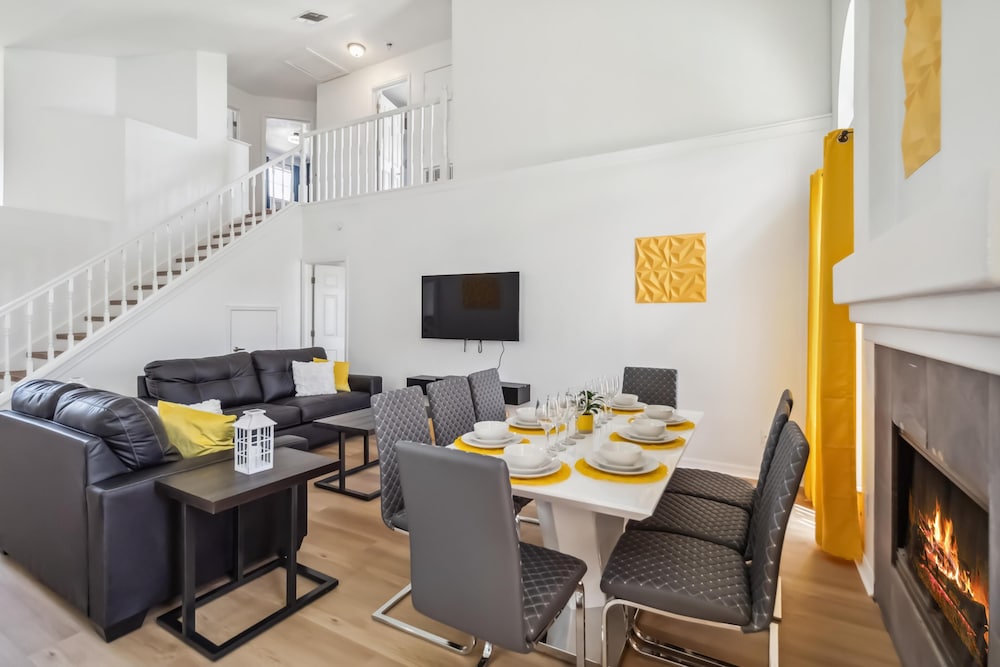 5/3 Private Pool House Near all Famous Attractions!!!