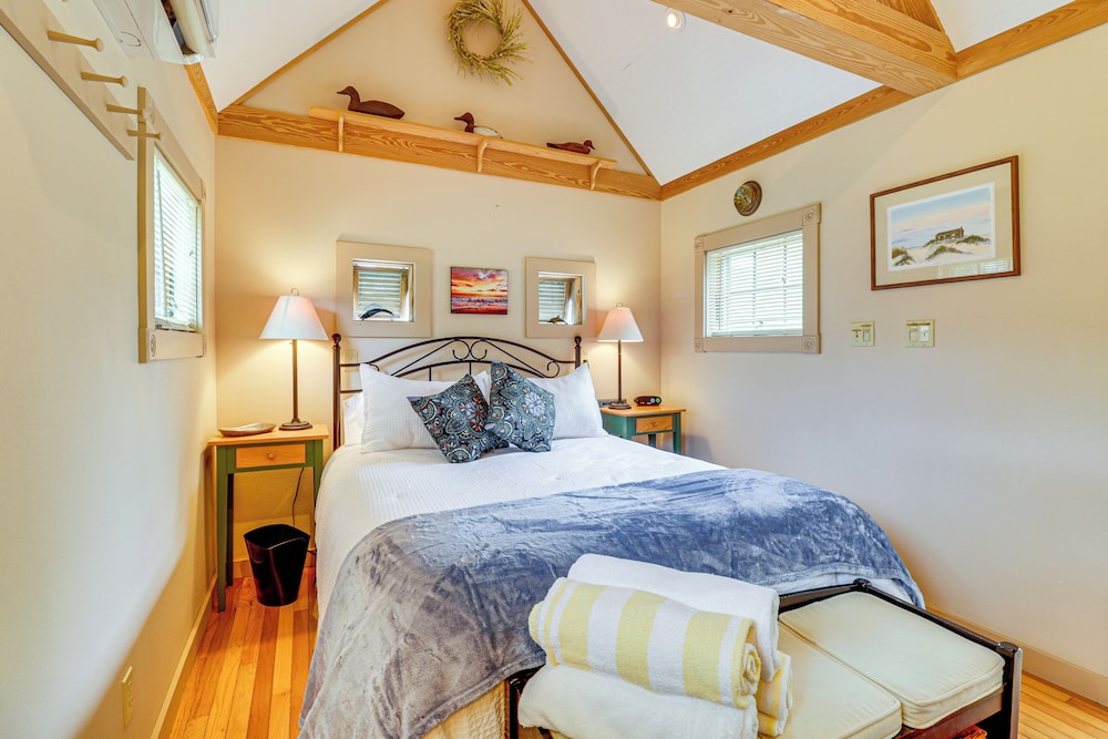 Hot Tub Haven: Creekside Cabin in Frisco!