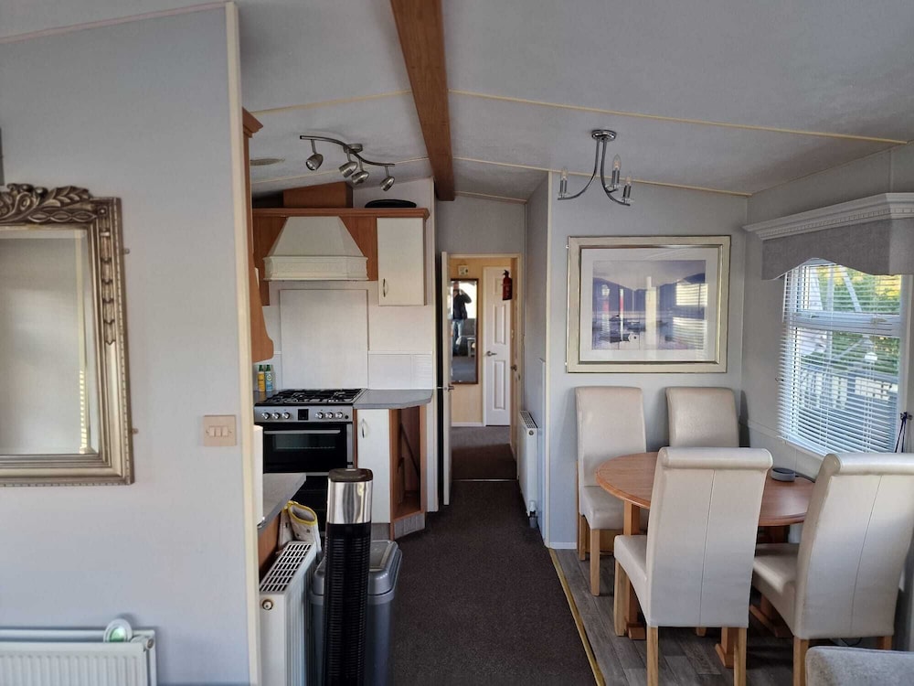 Lovely pet Friendly 4 Berth Caravan in Morecambe view 4