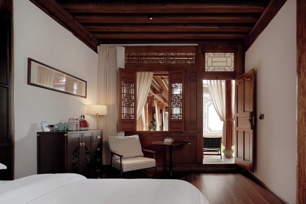 Shaxi Ancient Town Chang Le Li Chinese Courtyard Hotel