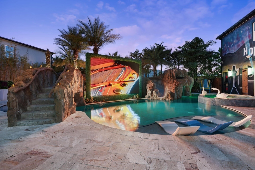 20 Bedroom Hollywood Themed Mansion Private Pool+Lazy River 20 Home