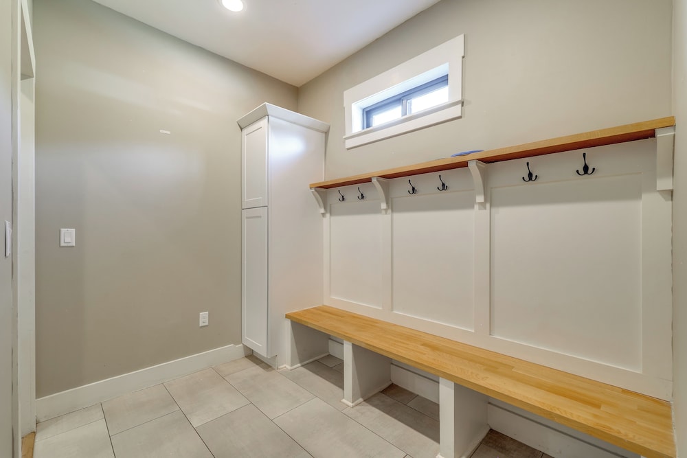 Nat'l Forest Access & Mtn Views: Family Eagar Home