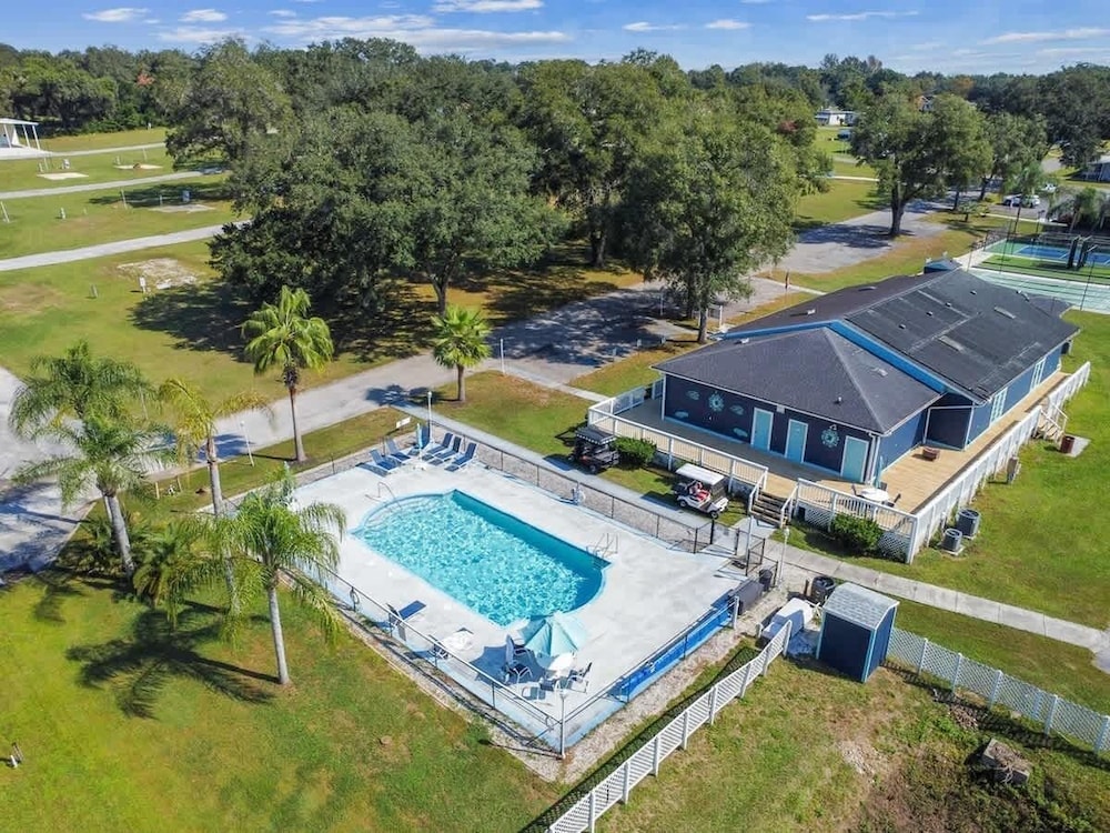 2 Bed Cozy Home, Dade City, Pickle Ball