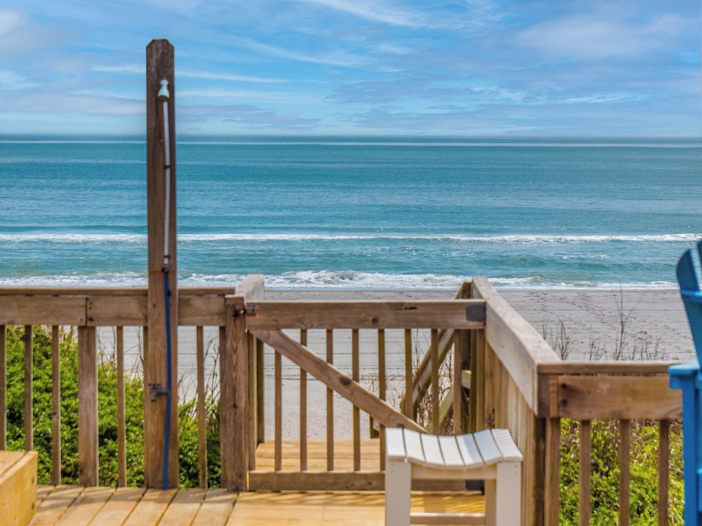 Surfside Cottage by Topsail Realty
