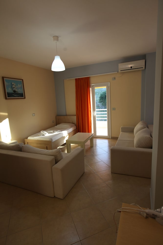 Karos Hotel Llaman