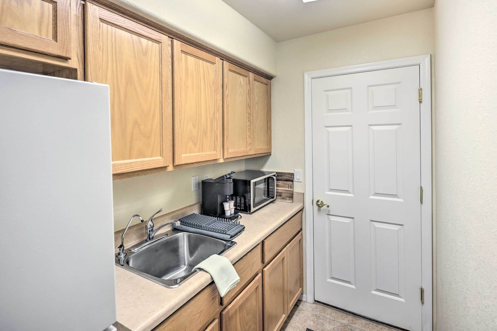 Arizona Retreat w/ Casita ~ 2 Mi to Lake Havasu view 3