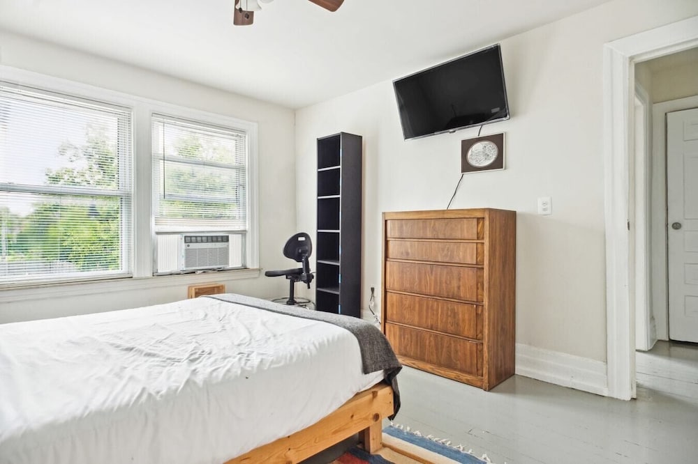 Spacious 4BR Getaway: Perfect for Family & Friends