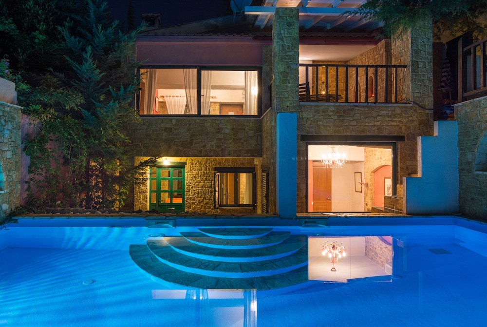 Maria Elena Villas