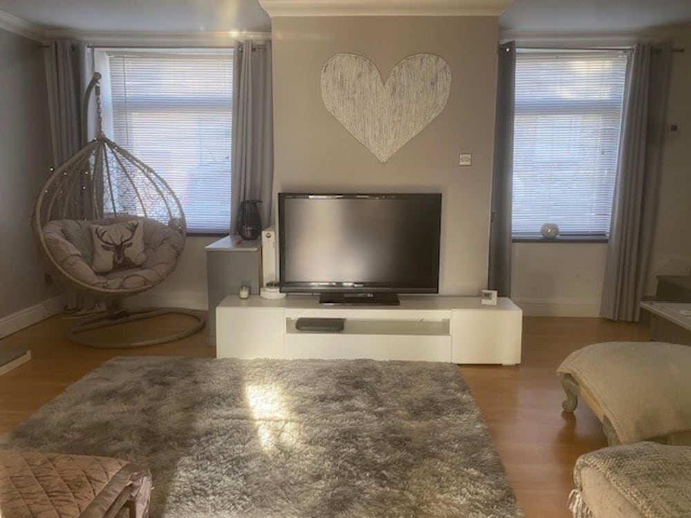 Welsh Retreat With Stunning Views, Sleeps Upto 4