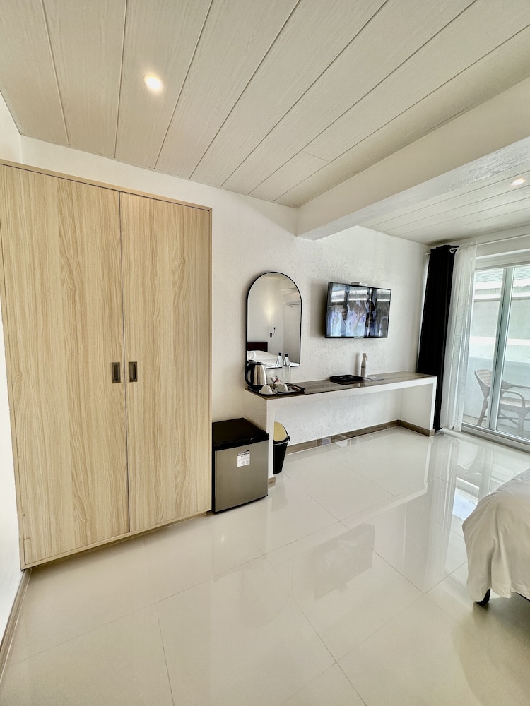 Calypso Beach & Dive Resort