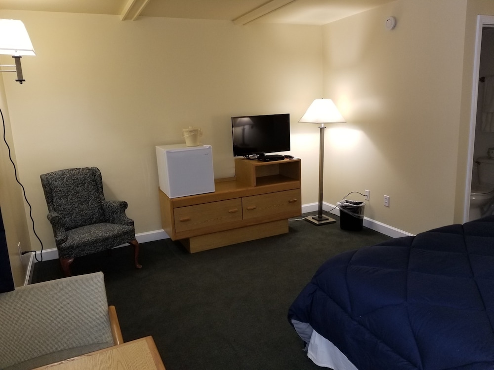 Captain's Quarters Motel - Property Image 46