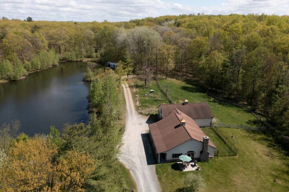 Modern Farm Home 2hr NYC BOS Peaceful Wifi view 5