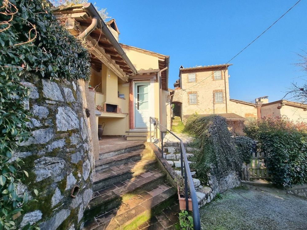 Apartment in Orbicciano With Pool