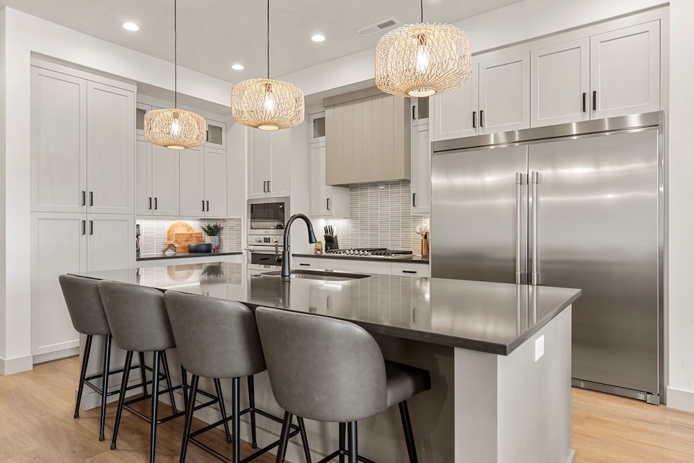 Adventure Central At Desert Color 6 Bedroom Townhouse