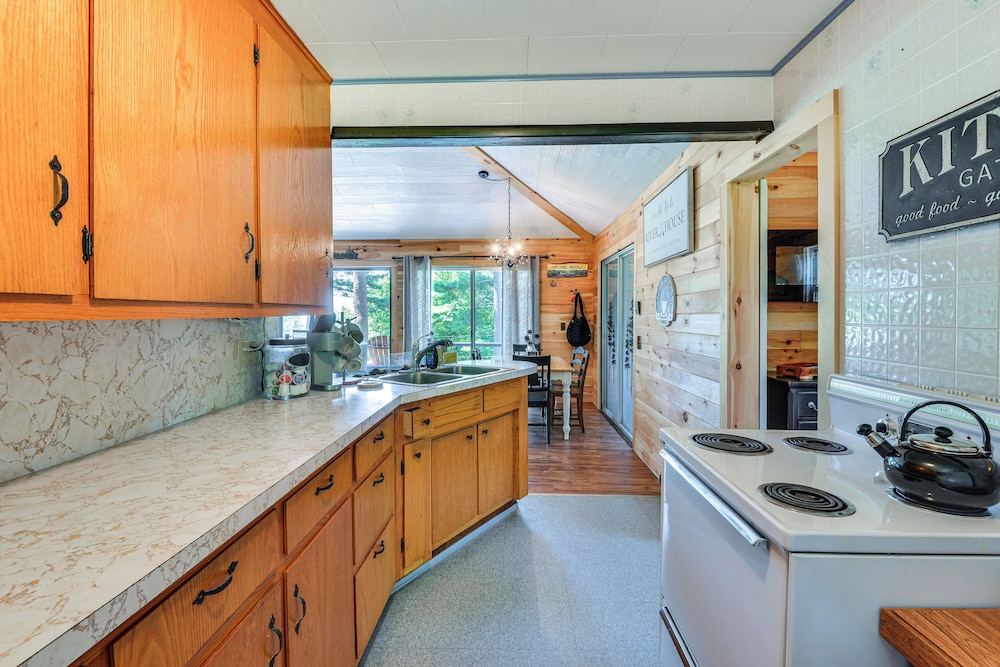 Fishing & Boating Paradise: St Lawrence River Home