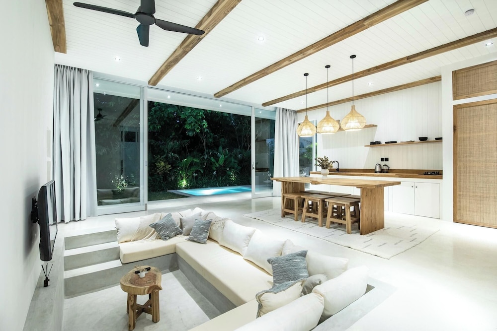 Chic 2BR Villa, 5min to Bingin's Coastal Bliss