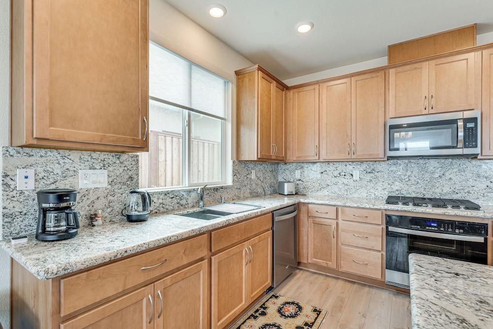 Newly Built Home w/ Patio: 4 Mi to Dtwn Hollister