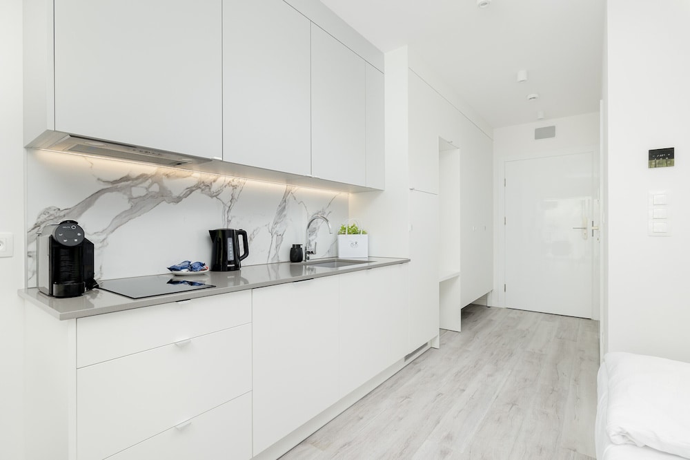 Air-conditioned Studio for 4 by Renters