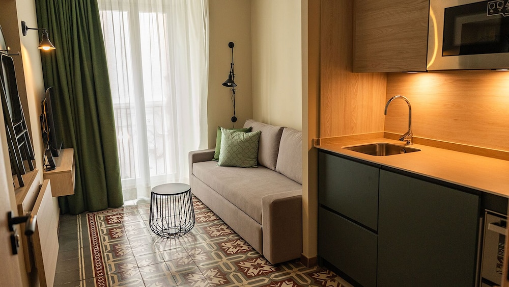 Qazris Suites