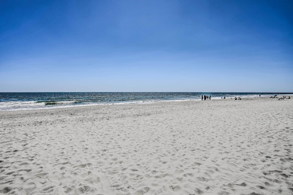 Steps to Shore: Resort Getaway in Myrtle Beach!