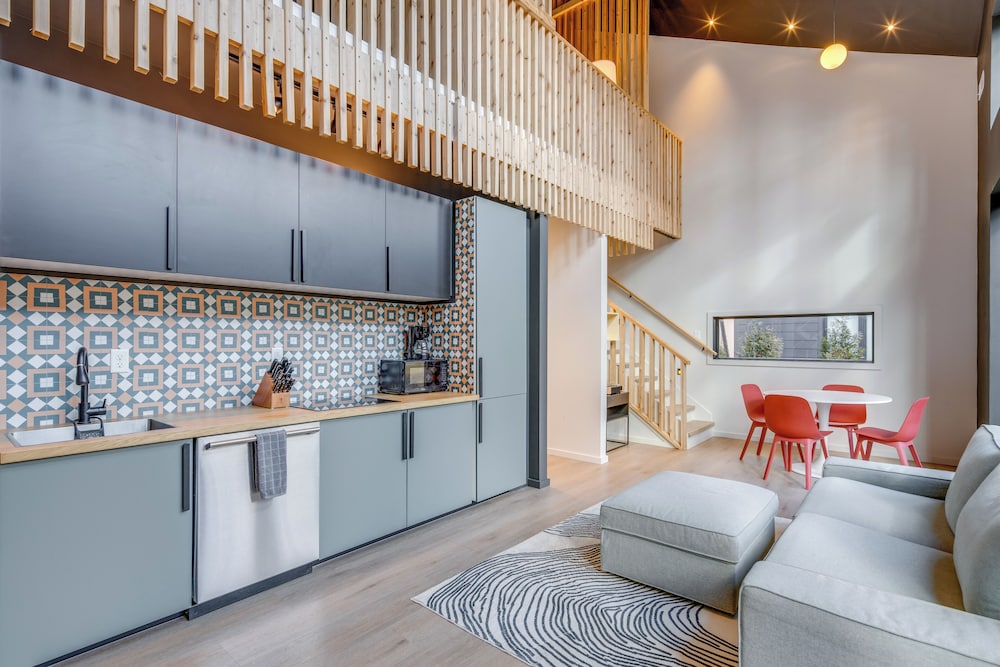 4 Mi to Downtown Brevard: Sleek Cabin w/ Deck