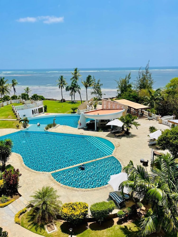 Luxury Oceanline Apartments-Shaza.