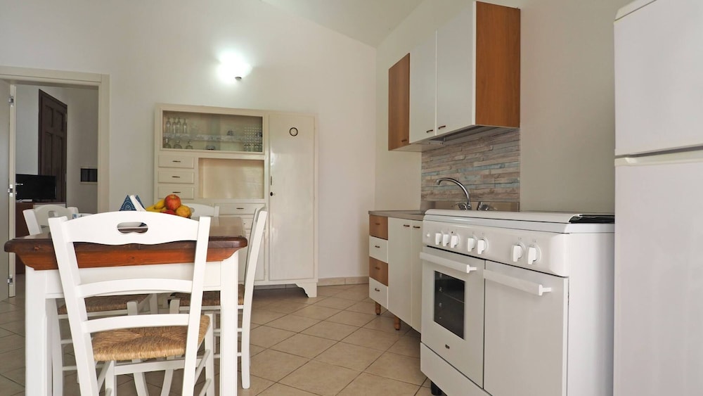 Villetta Nonno Seba Sleeps 4 Just a few Metres From the sea